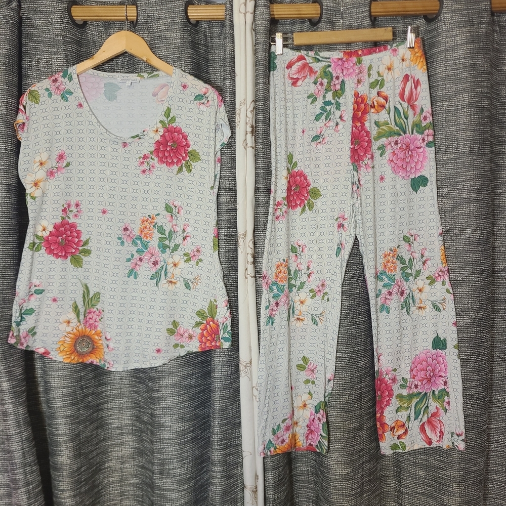 EUC Johnny was floral pj's set